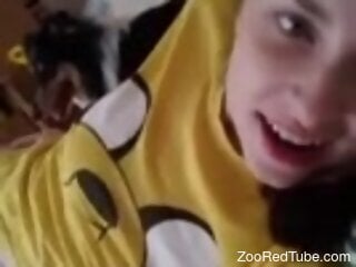 Slutty teen babe is about to enjoy zoo sex