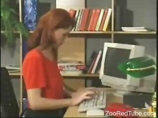 Redhead slut cums during zoo sex at home